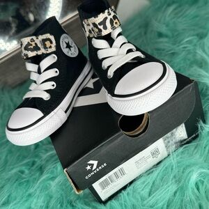 Toddler converses